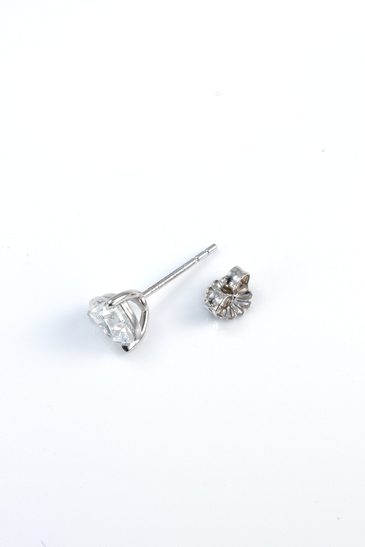 Classic Heart Shape Lab Diamond Three Prongs Ear Studs - LGG Jewelry