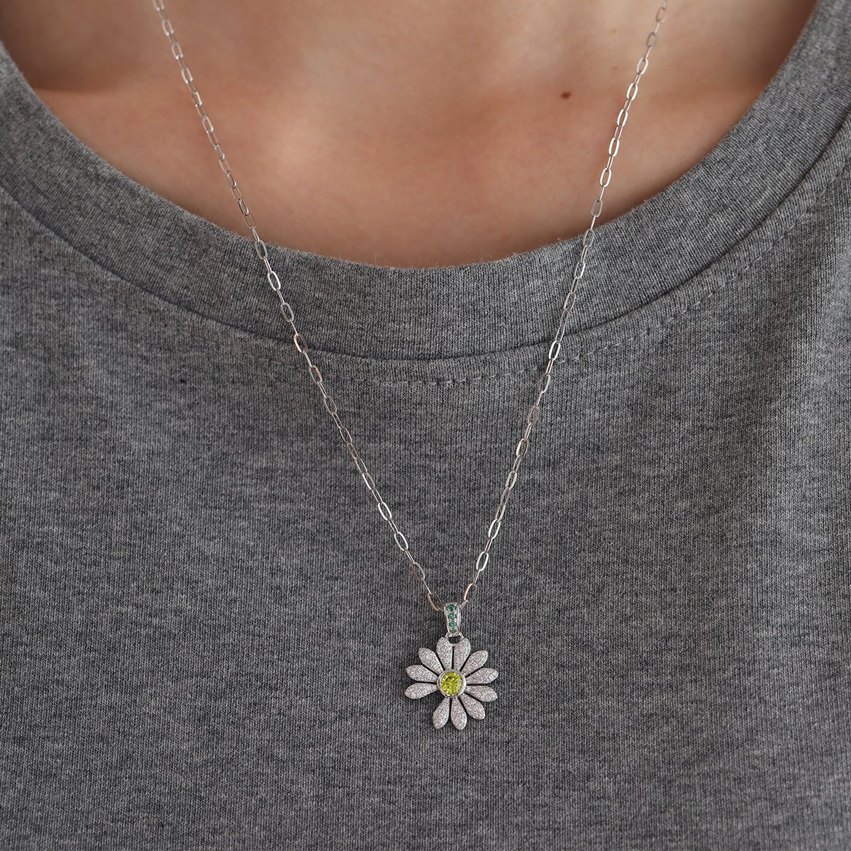 14K White Gold Daisy Pendant Necklace - FIORESE JEWELRY